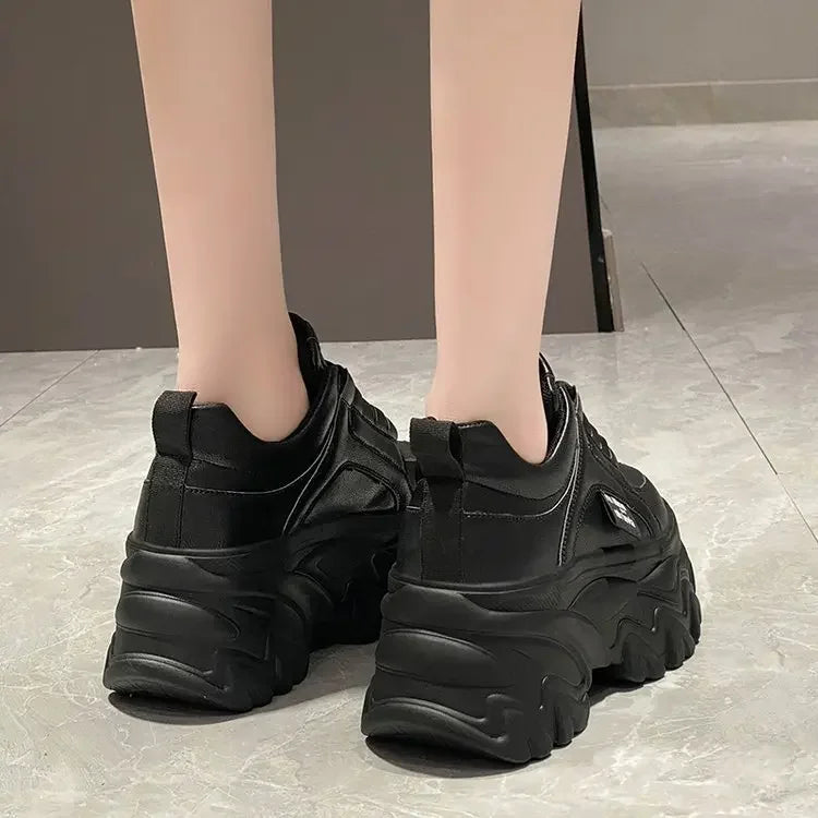 Sapatos femininos tendência branco preto grosso tênis outono inverno fundo grosso pai sapatos de alta qualidade couro do plutônio plataforma tênis novo