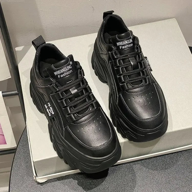 Sapatos femininos tendência branco preto grosso tênis outono inverno fundo grosso pai sapatos de alta qualidade couro do plutônio plataforma tênis novo