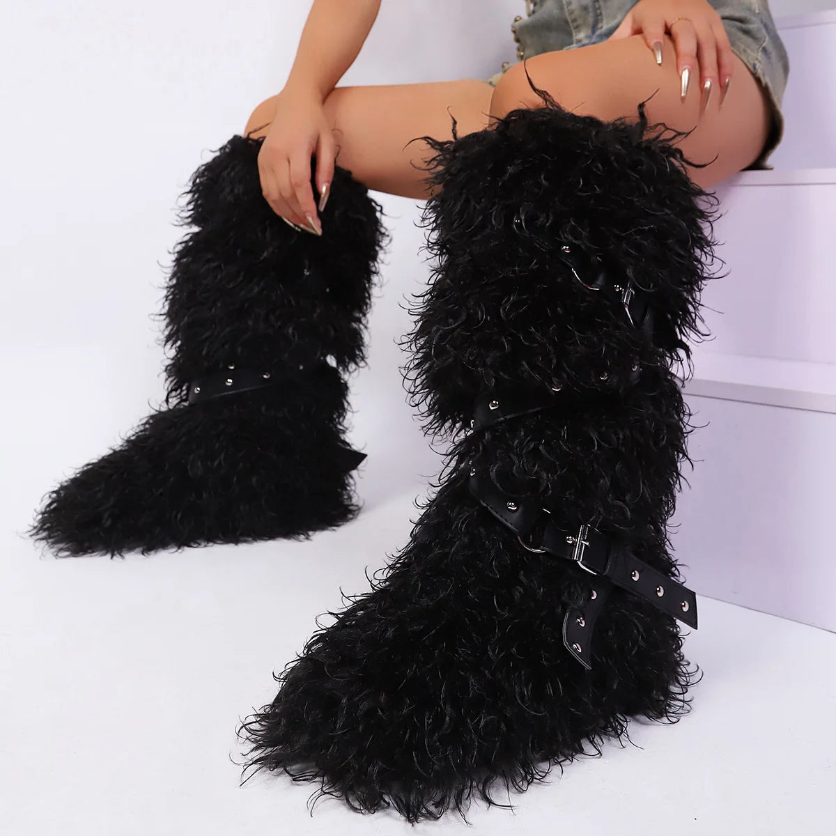 Botas femininas felpudas até o joelho |   Calçado de inverno com detalhes multi-fivela, texturas de leopardo e shearling