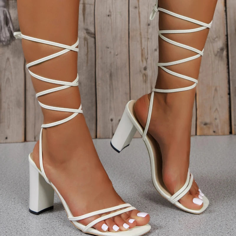 Sandálias femininas de salto alto ao ar livre deslocamento moda strass fivela quadrada stiletto apontou toe banquete sapatos de festa