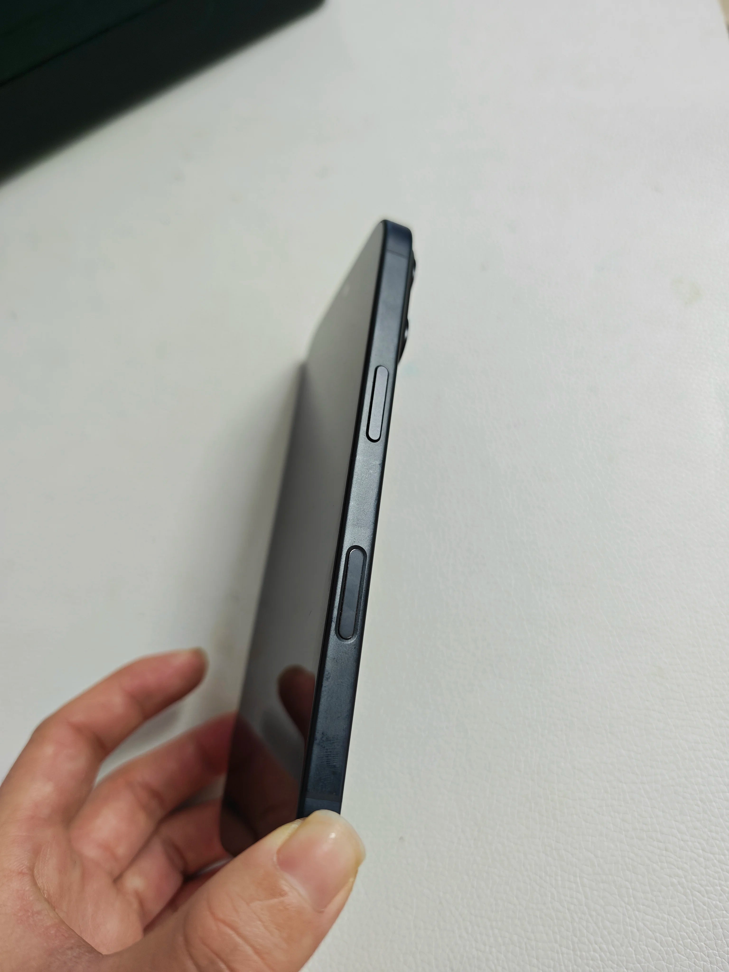 iPhone 16 Original 6.1\" eSIM/SIM Física, OLED XDR, Face ID, NFC, A18, ROM 128/256/512GB, RAM 8GB, Celular 5G AI, 98% Novo