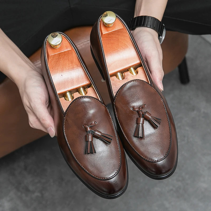 Sapatos formais masculinos mocassins com borla