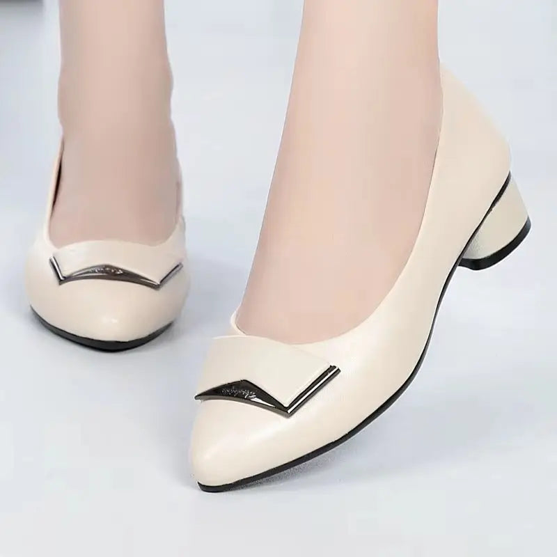 Sapatos Femininos de Enfermeira AIYUQI 2026 Outono Bico Fino Profissional Couro Genuíno Sapatos Femininos Tamanho Grande Moda Sapatilhas para Mulheres