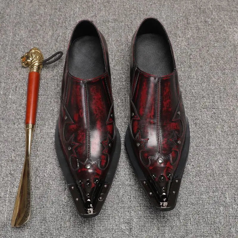 Mocassins britânicos de couro envernizado para homens, sapatos italianos deslizantes, sapatos de vestido marrom, novos, 2024