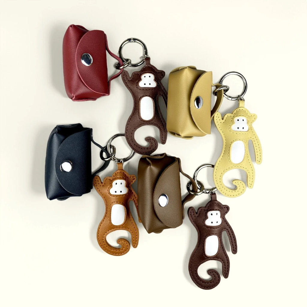 Conjunto de Chaveiro e Estojo para Fones de Ouvido em Couro PU Artesanal com Macaco/Adorável Macaco Pequeno com Cauda Encaracolada Divertida/Presente/Acessório
