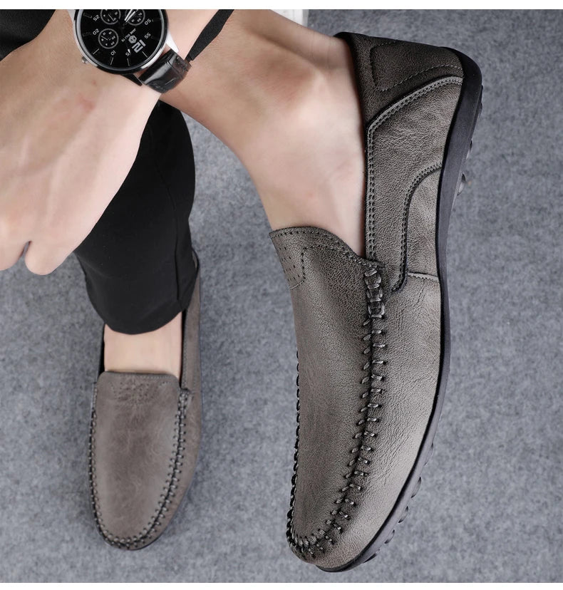 Mocassins Masculinos de Couro Genuíno Slip-On Casuais Estilo Náutico Formais Artesanais Designer 2025 Zapatillas Hombre