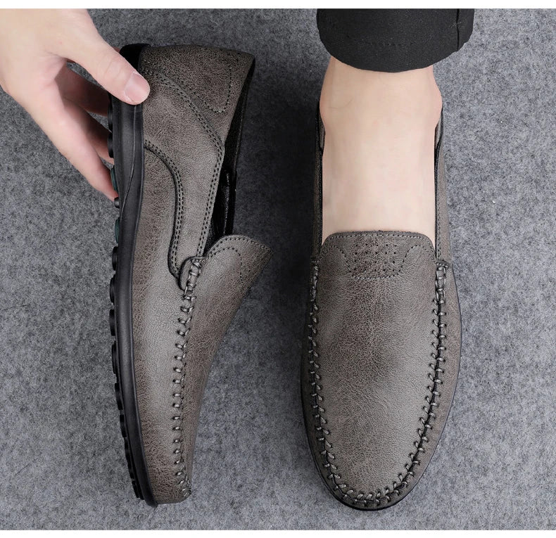 Mocassins Masculinos de Couro Genuíno Slip-On Casuais Estilo Náutico Formais Artesanais Designer 2025 Zapatillas Hombre