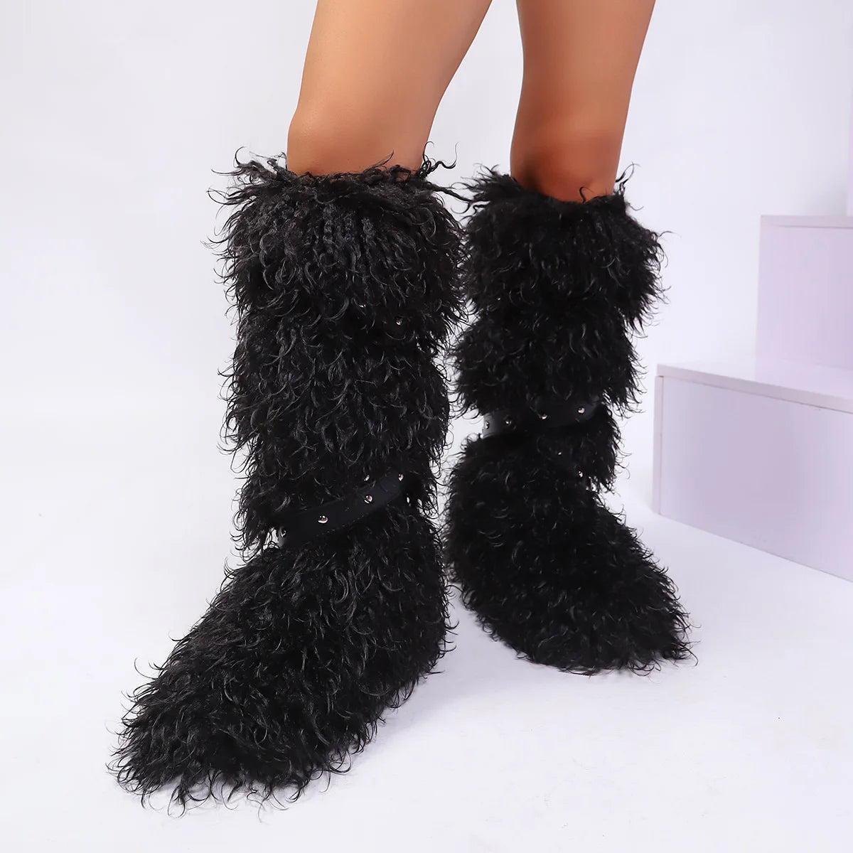 Botas femininas felpudas até o joelho |   Calçado de inverno com detalhes multi-fivela, texturas de leopardo e shearling