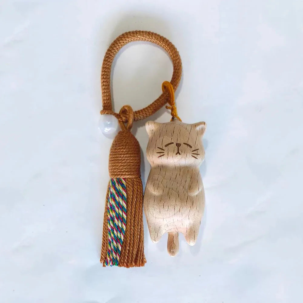 Feito à mão escultura em madeira gatos saco encantos chaveiro bolsa acessórios bonito mini borlas pingentes adequado para sacos mochila