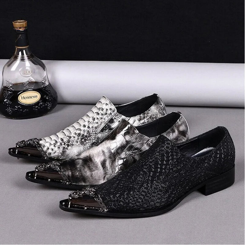 Mocassins britânicos de couro envernizado para homens, sapatos italianos deslizantes, sapatos de vestido marrom, novos, 2024