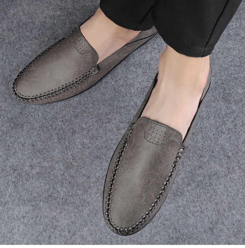 Mocassins Masculinos de Couro Genuíno Slip-On Casuais Estilo Náutico Formais Artesanais Designer 2025 Zapatillas Hombre