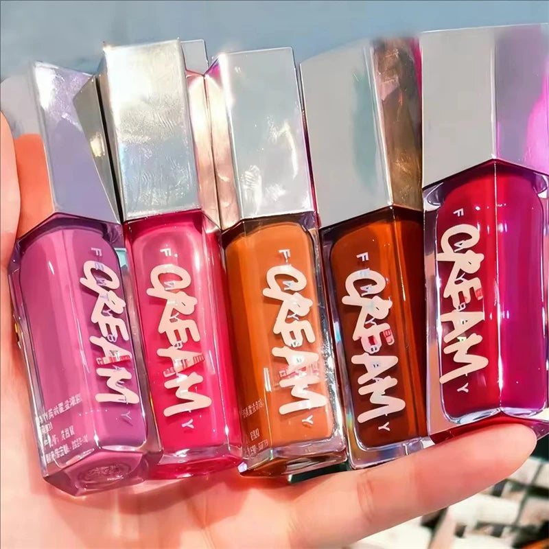 Brilho Labial Luxuoso Fenty Beauty com Efeito Água Fluente, Hidratante Duradouro, Cor de Alta Saturação e Brilho Intenso para Maquiagem