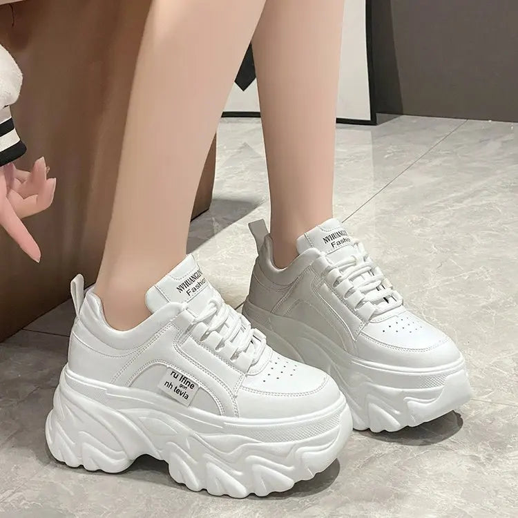 Sapatos femininos tendência branco preto grosso tênis outono inverno fundo grosso pai sapatos de alta qualidade couro do plutônio plataforma tênis novo