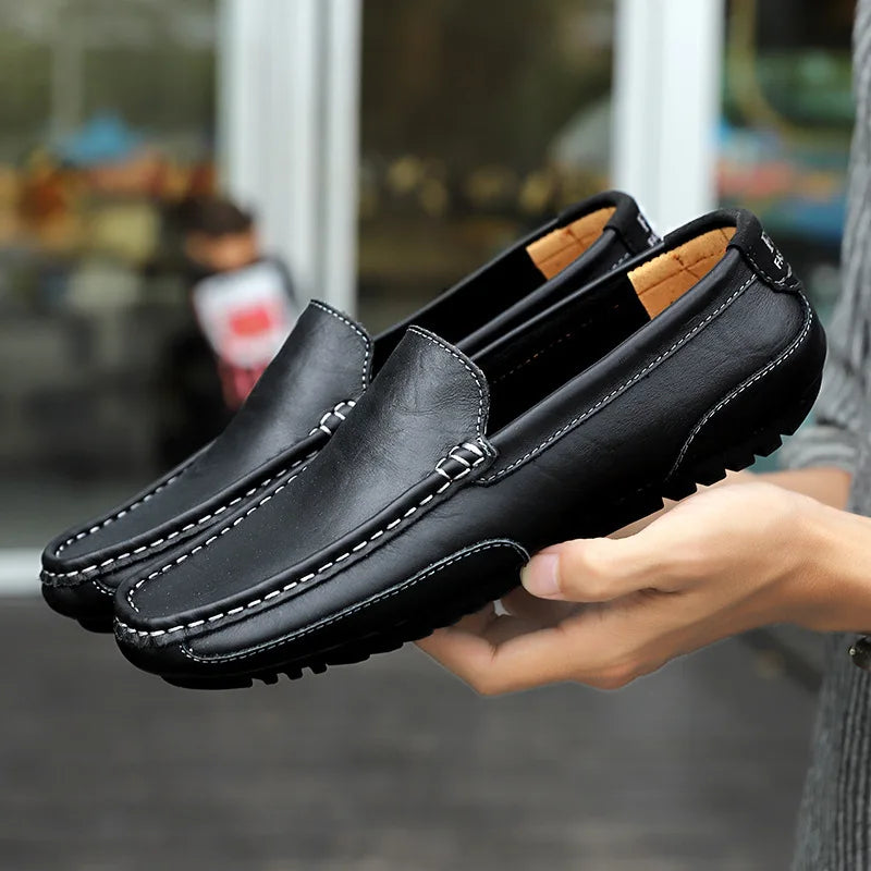 Sapatos de couro masculino luxo na moda casual deslizamento em mocassins formais mocassins italiano preto masculino sapatos de condução tênis plus size