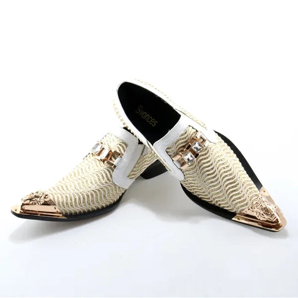 Mocassins britânicos de couro envernizado para homens, sapatos italianos deslizantes, sapatos de vestido marrom, novos, 2024