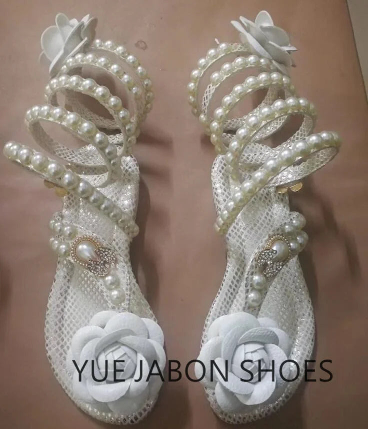 Sandálias luxuosas de verão, flor branca e rosa, sandálias femininas de salto baixo, punk gladiador, com strass, sapatos de festa de casamento