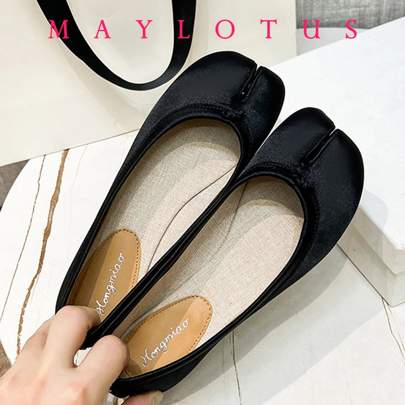 Sapatilhas Femininas de Cetim Rosa com Dedo Dividido, Estilo Ballet Tabi, Mocassins Slip-on e Alpargatas Casuais