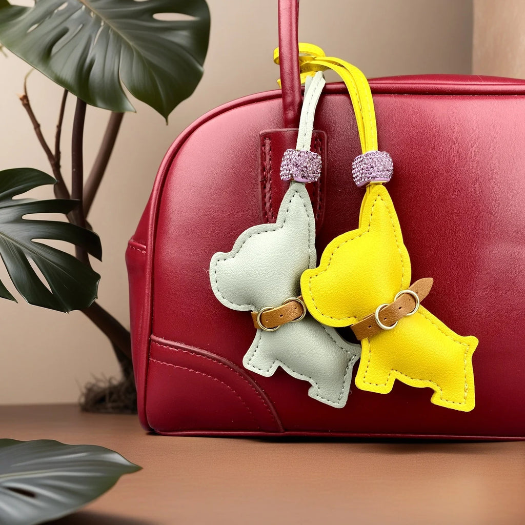 Pingente de Bolsa de Bulldog Francês em Couro PU Artesanal, Acessório de Bolsa de Cachorrinho Fofo com Miçangas de Strass e Coleira Estilosa, Presente Único