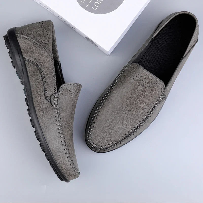 Mocassins Masculinos de Couro Genuíno Slip-On Casuais Estilo Náutico Formais Artesanais Designer 2025 Zapatillas Hombre