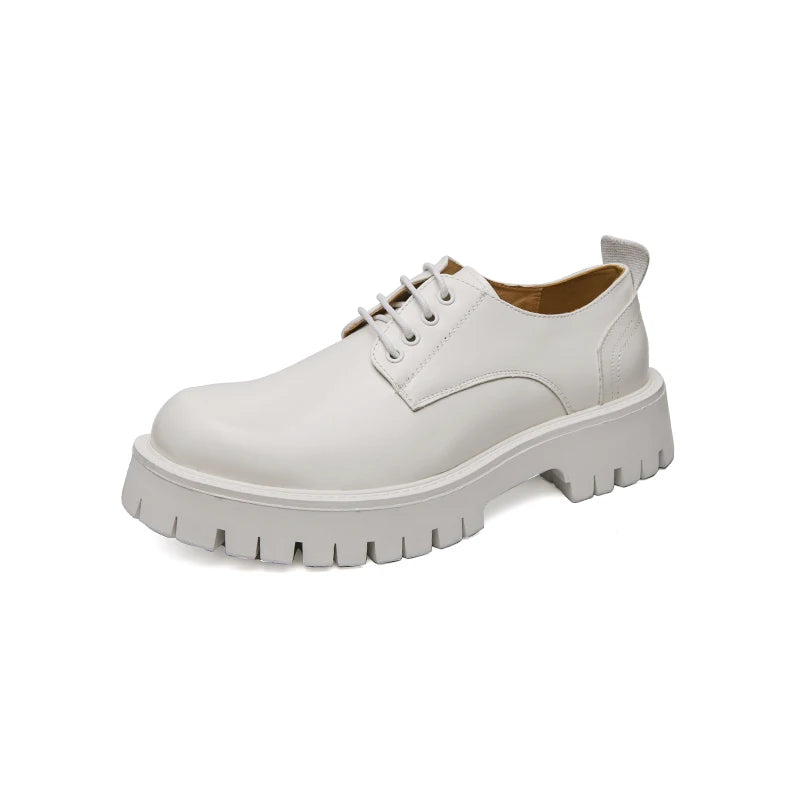 O homem da marca de luxo britânico clássico apontou sapatos vestido dos homens couro patente preto sapatos de casamento oxford sapatos formais moda brilhante