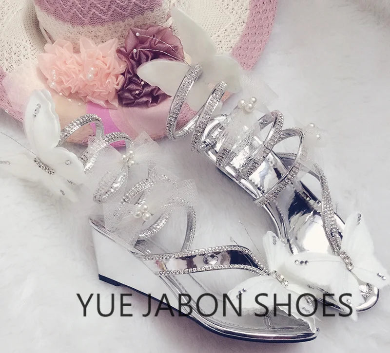 Sandálias luxuosas de verão, flor branca e rosa, sandálias femininas de salto baixo, punk gladiador, com strass, sapatos de festa de casamento