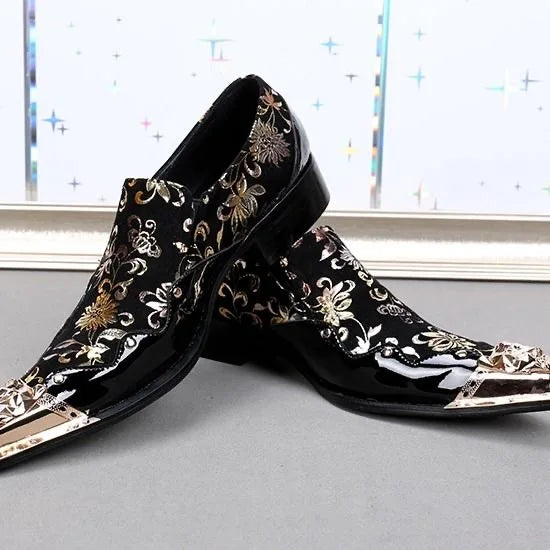 Mocassins britânicos de couro envernizado para homens, sapatos italianos deslizantes, sapatos de vestido marrom, novos, 2024
