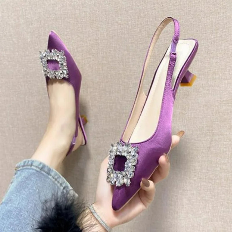 Verão Mulheres Sandálias Sapatos Novas das Mulheres Apontou Toe Raso Nude Diamante Rosa Sapatos Salto Baixo Voltar Strappy Sapatos Mulheres sapatos de vestido