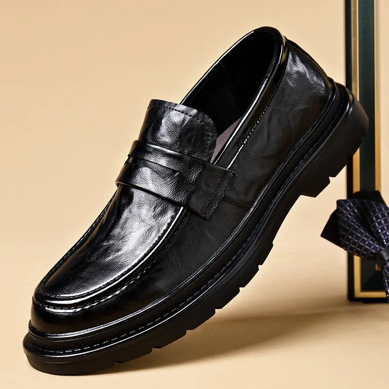 Mocassins Casuais Masculinos Slip-On: Sapatos de Couro Respiráveis e Modernos Estilo Coreano Versáteis para Primavera e Verão