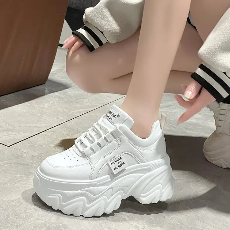 Sapatos femininos tendência branco preto grosso tênis outono inverno fundo grosso pai sapatos de alta qualidade couro do plutônio plataforma tênis novo