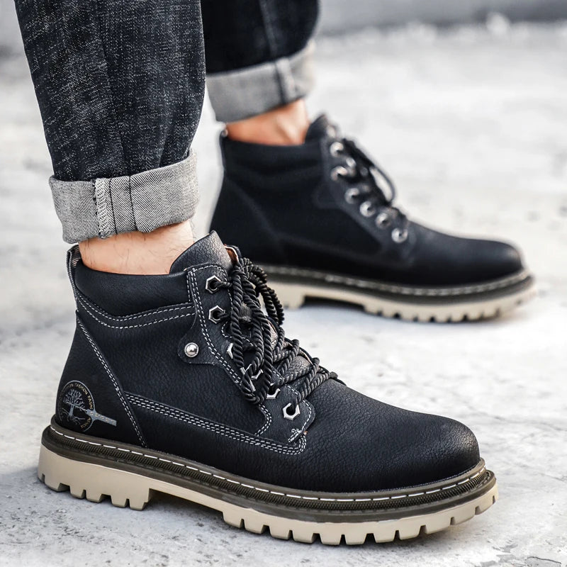 Outono e inverno novas botas masculinas casuais de cano alto, botas curtas masculinas de sola grossa, botas Chelsea, sapatos de negócios elegantes e versáteis, sapatos de condução