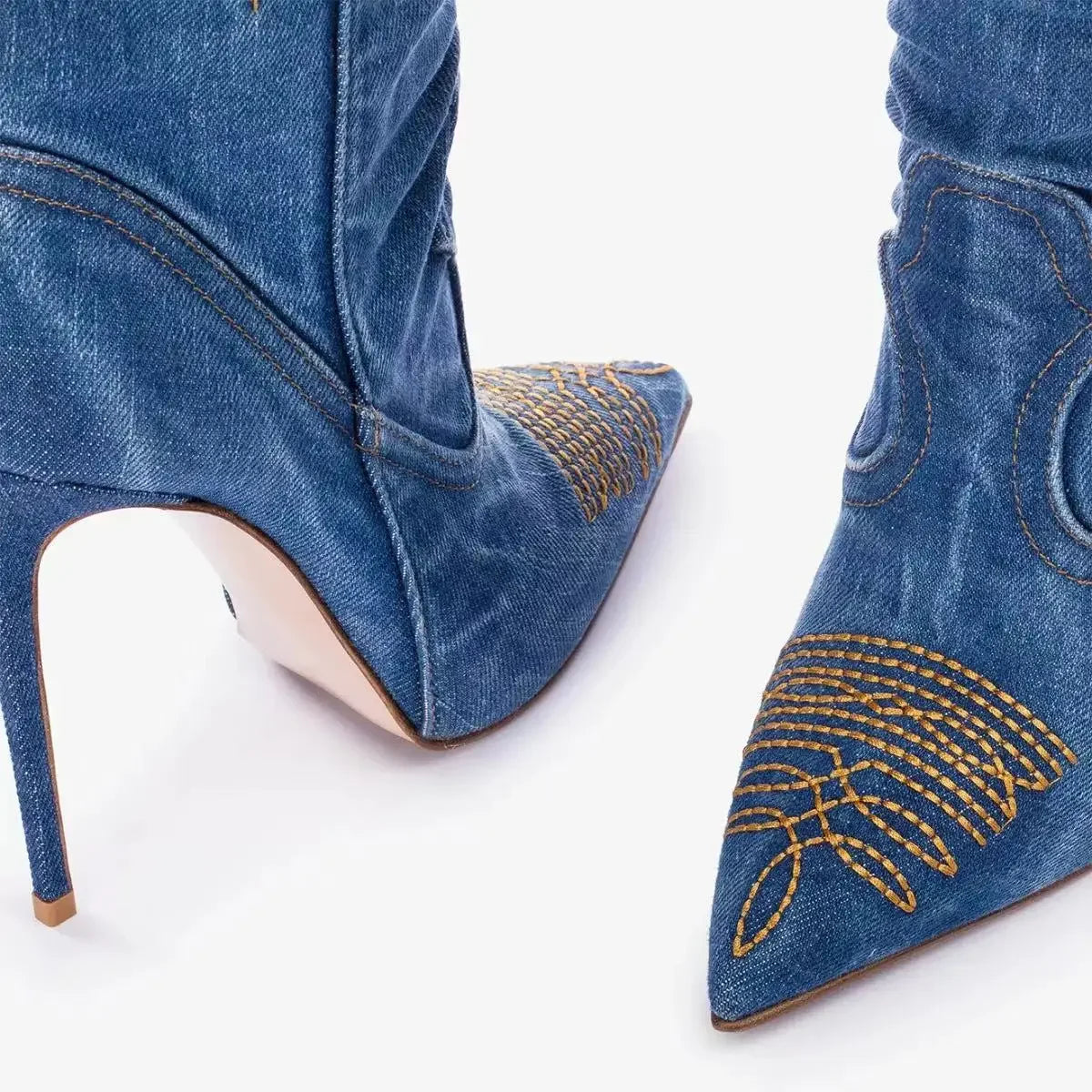 Moda feminina europeia e americana salto alto apontado ocidental denim bordado linha joelho manga alta botas de strass