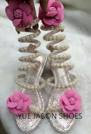 Sandálias luxuosas de verão, flor branca e rosa, sandálias femininas de salto baixo, punk gladiador, com strass, sapatos de festa de casamento