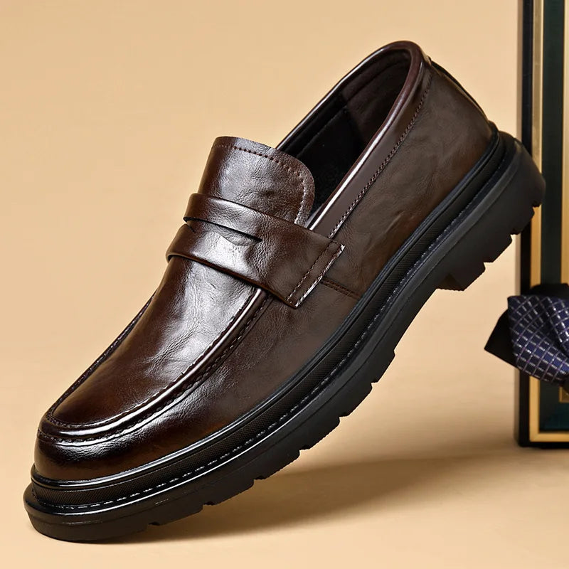 Mocassins Casuais Masculinos Slip-On: Sapatos de Couro Respiráveis e Modernos Estilo Coreano Versáteis para Primavera e Verão