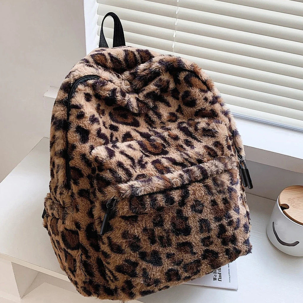 Mochila feminina luxuosa com estampa de leopardo, padrão marrom, vários bolsos, grande capacidade, material de pelúcia, zíper, alças ajustáveis, deslocamento