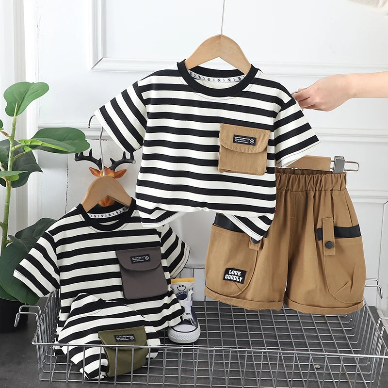 Baby Boys T-shirt listrada e shorts terno, traje casual infantil, roupas de treino infantis, roupas de verão infantil, moda nova, 2pcs set