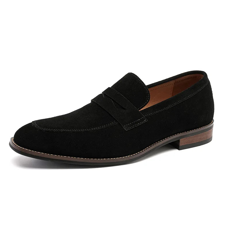 Marca masculina camurça mocassins de couro de vaca sapatos retro deslizamento-on sapatos formais masculinos sapatos de casamento