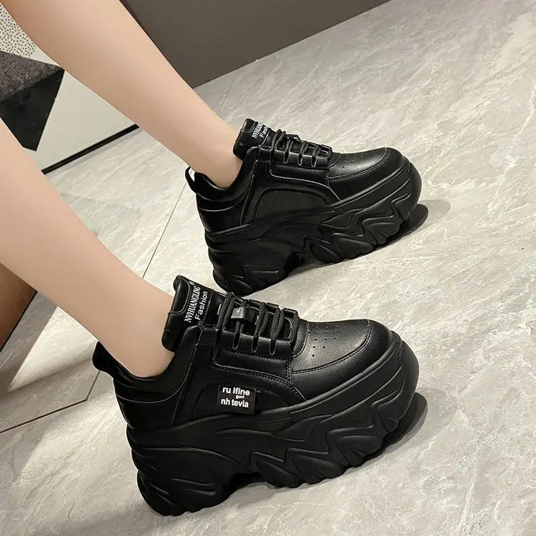 Sapatos femininos tendência branco preto grosso tênis outono inverno fundo grosso pai sapatos de alta qualidade couro do plutônio plataforma tênis novo