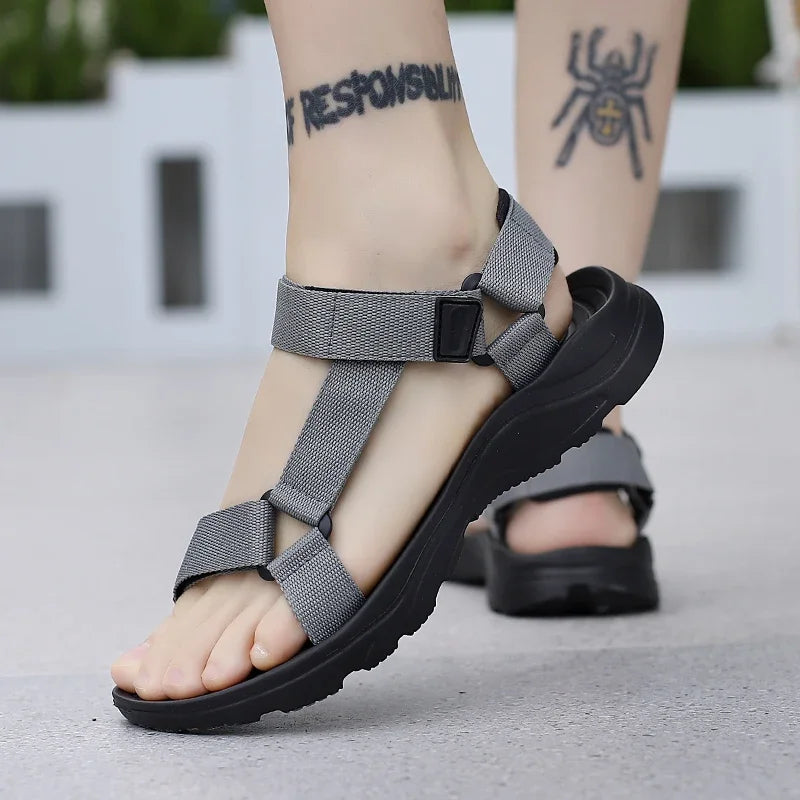 Ao ar livre leve eva sola respirável praia de areia novos homens sandálias sapatos jardim verão tamancos alta qualidade tamanho grande 46 hombre