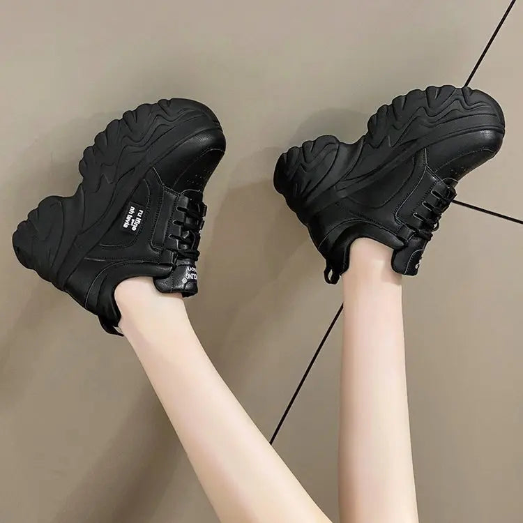 Sapatos femininos tendência branco preto grosso tênis outono inverno fundo grosso pai sapatos de alta qualidade couro do plutônio plataforma tênis novo