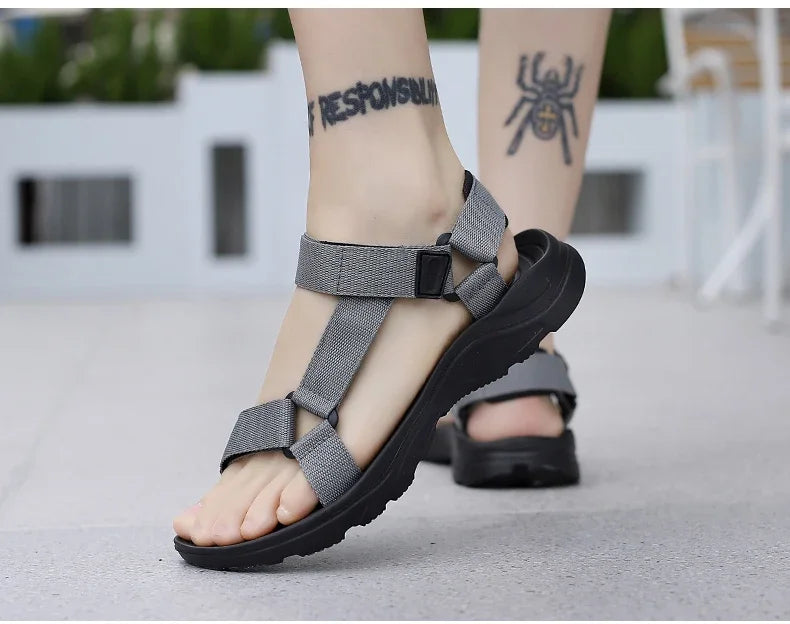 Ao ar livre leve eva sola respirável praia de areia novos homens sandálias sapatos jardim verão tamancos alta qualidade tamanho grande 46 hombre