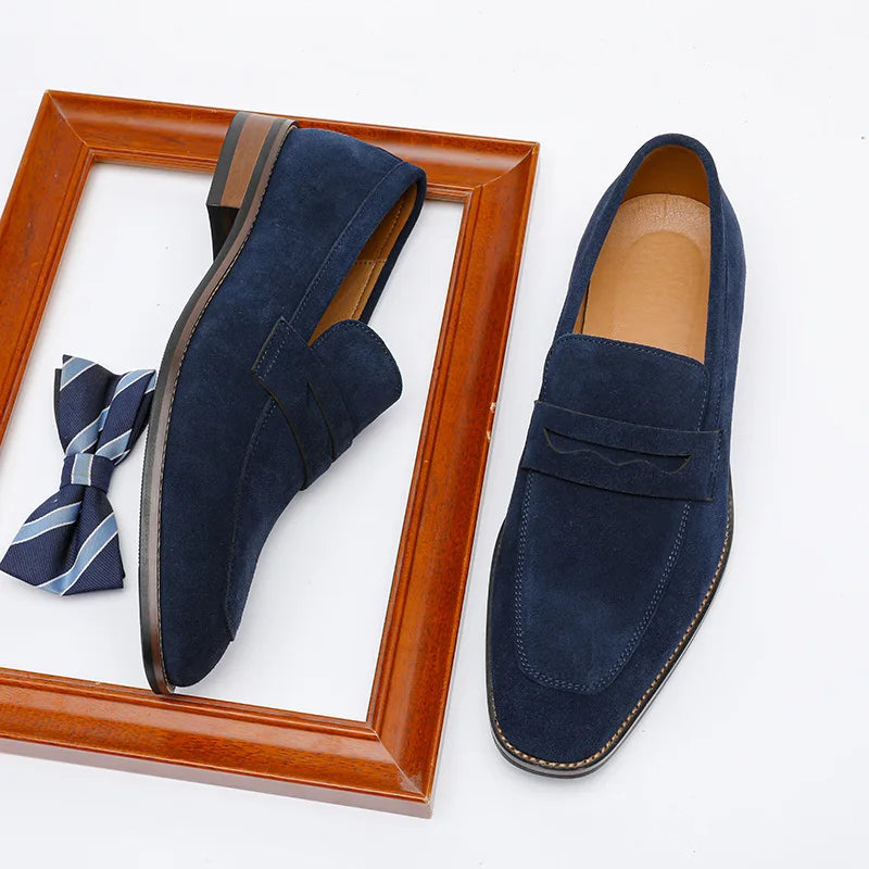 Marca masculina camurça mocassins de couro de vaca sapatos retro deslizamento-on sapatos formais masculinos sapatos de casamento