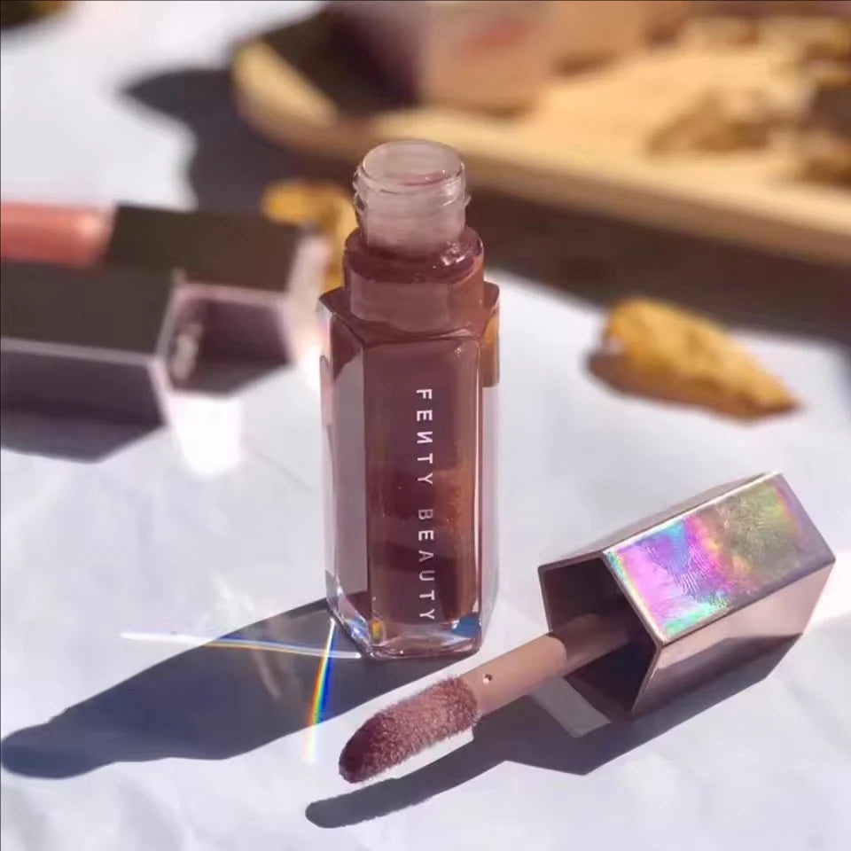 Brilho Labial Luxuoso Fenty Beauty com Efeito Água Fluente, Hidratante Duradouro, Cor de Alta Saturação e Brilho Intenso para Maquiagem