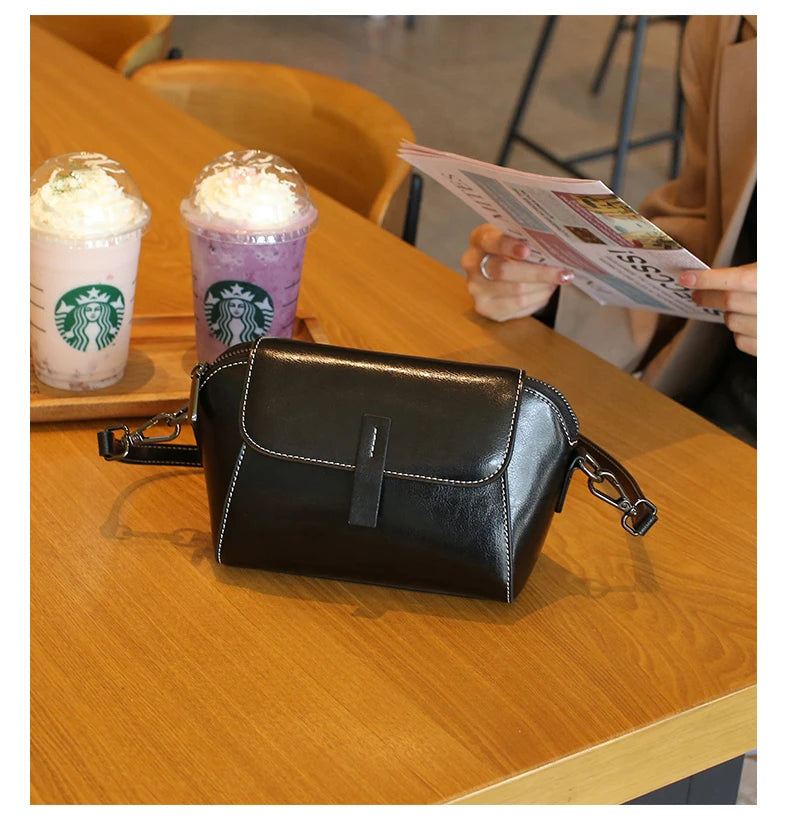 Bolsa transversal pequena de couro legítimo com acabamento em cera de óleo para mulher, bolsa fashion versátil em formato de concha, bolsa casual para celular.