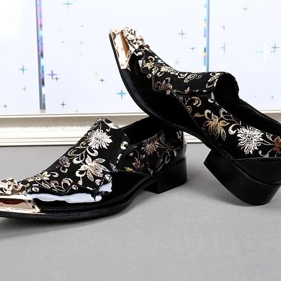 Mocassins britânicos de couro envernizado para homens, sapatos italianos deslizantes, sapatos de vestido marrom, novos, 2024