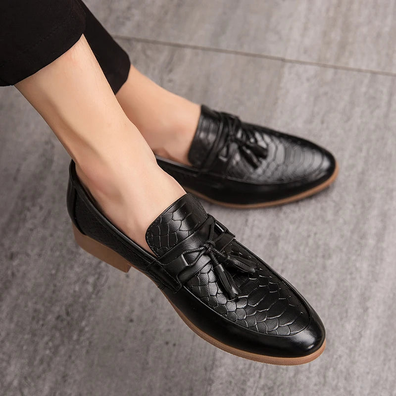 Sapatos elegantes masculinos, calçados casuais para escritório, de luxo, tamanho grande, para festa