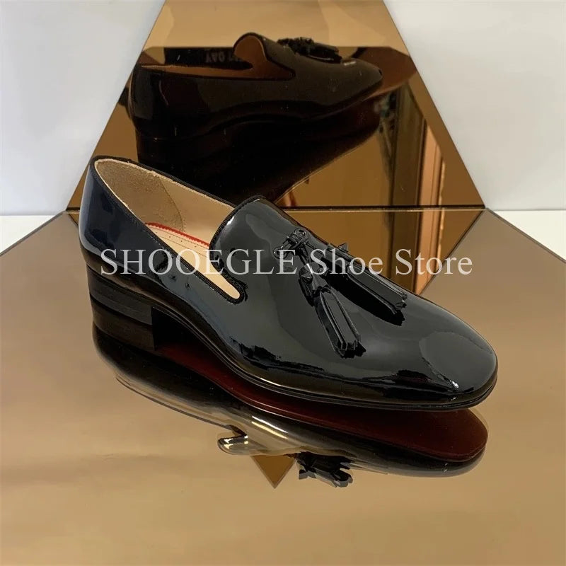 Mocassins de couro preto para homens, sapatos pequenos de toe quadrado, sapatos de casamento formal para escritório, estilo britânico, alta qualidade, verão