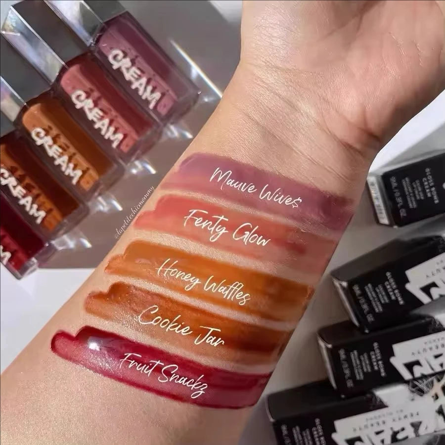 Brilho Labial Luxuoso Fenty Beauty com Efeito Água Fluente, Hidratante Duradouro, Cor de Alta Saturação e Brilho Intenso para Maquiagem