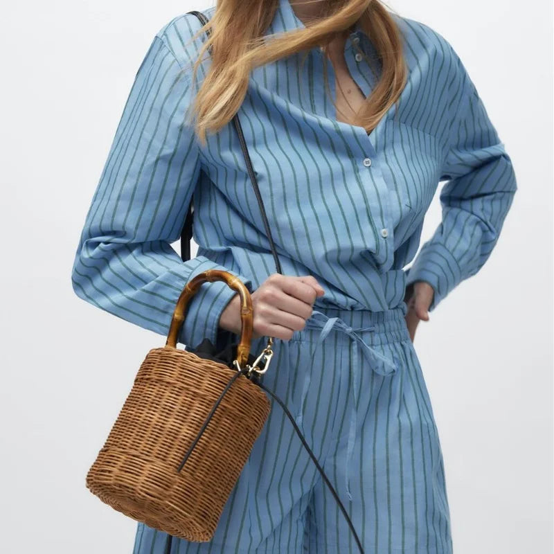 Novo balde de rattan tecido saco alça de bambu bolsa feminina moda cilindro saco de palha férias viagem essencial bolsa de ombro