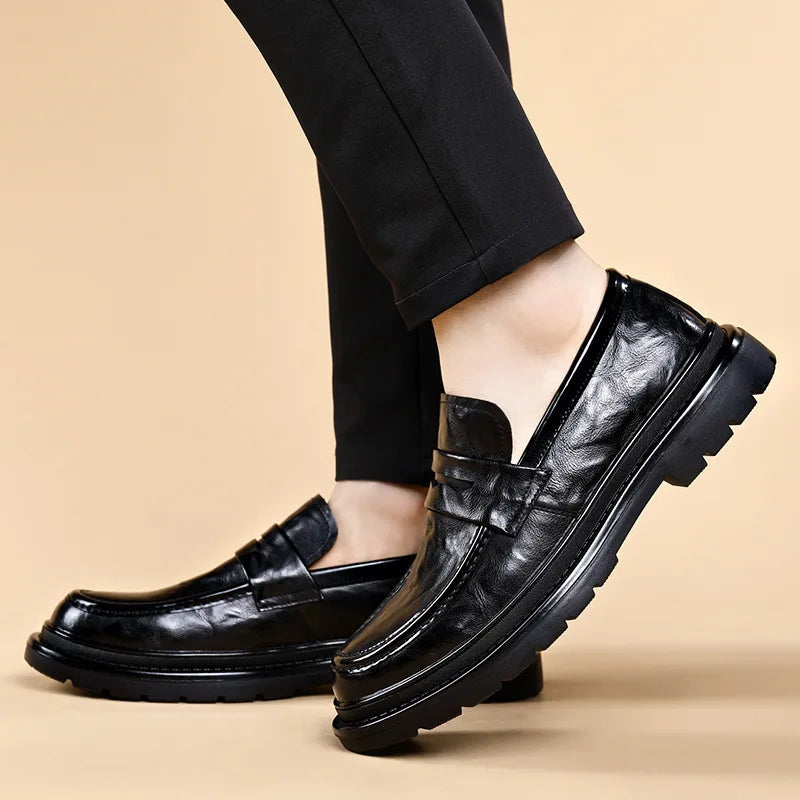 Mocassins Casuais Masculinos Slip-On: Sapatos de Couro Respiráveis e Modernos Estilo Coreano Versáteis para Primavera e Verão