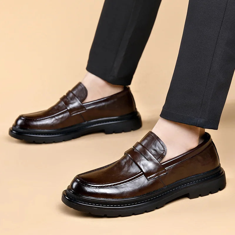 Mocassins Casuais Masculinos Slip-On: Sapatos de Couro Respiráveis e Modernos Estilo Coreano Versáteis para Primavera e Verão